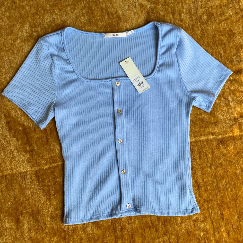 Francesca’s mi ami light blue square ribbed neck crop top with buttons size s